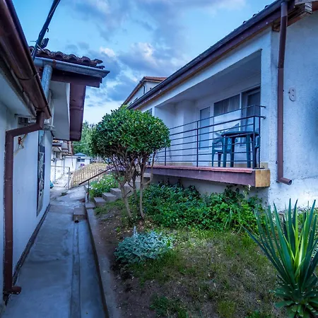 Alexander פארק נופש 2*