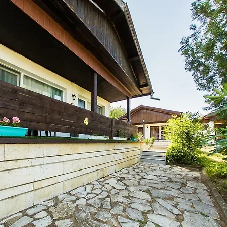 Alexander פארק נופש