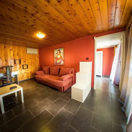 Alexander Holiday park 2*