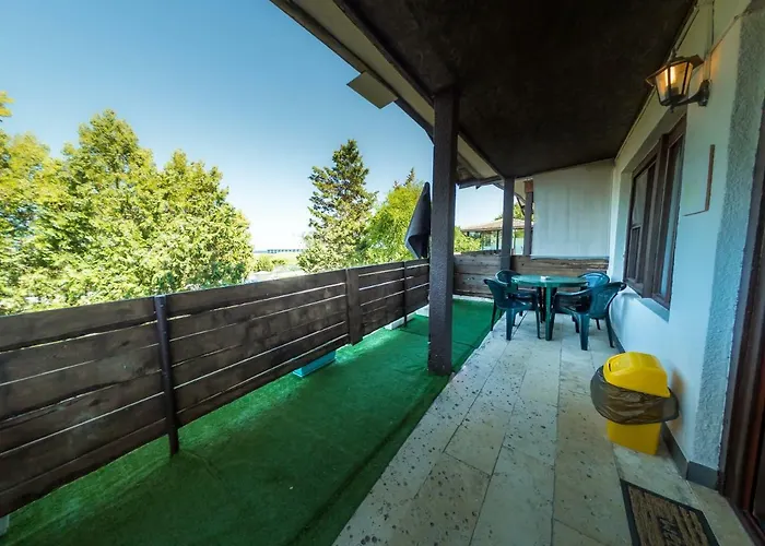 Alexander Üdülőpark 2*